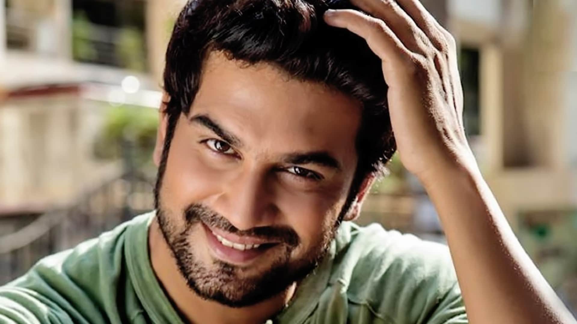 Sharad Kelkar has given voice to dialogue of actor Prabhas In Hindi version of  Bahubali 2