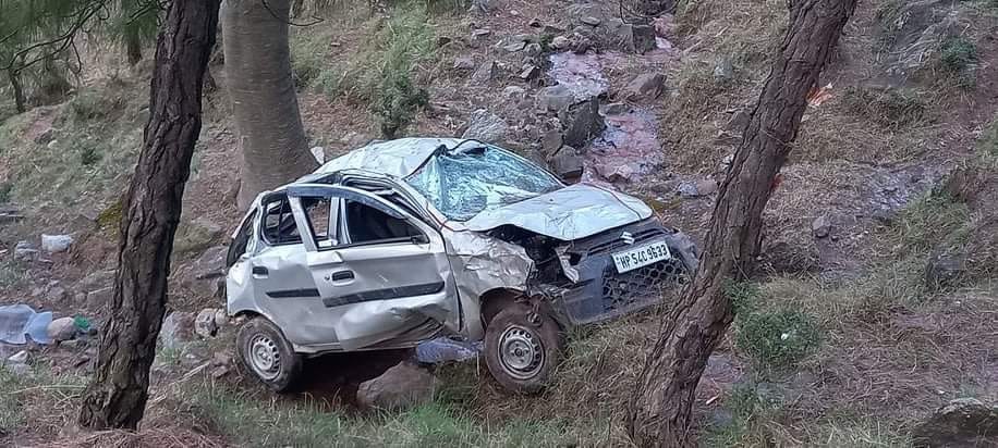 The car fell into a ditch in Dharkandi's Kanol; death of two youths
