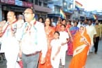 शामली में महावीर जयंती पर प्रभात फेरी निकालते जैन समाज के लोग।
