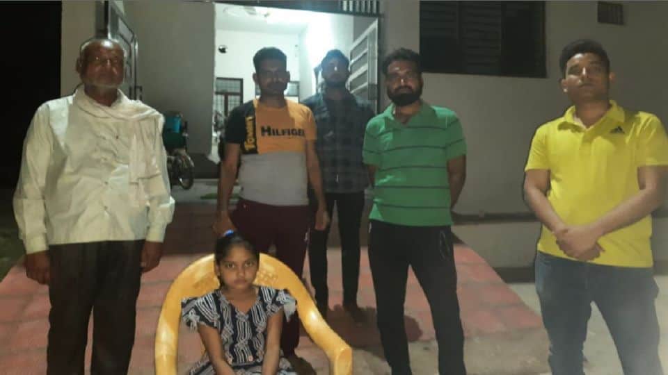 Seven-year-old girl saved her house from miscreants in Agra