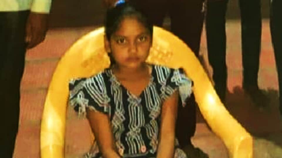 Seven-year-old girl saved her house from miscreants in Agra