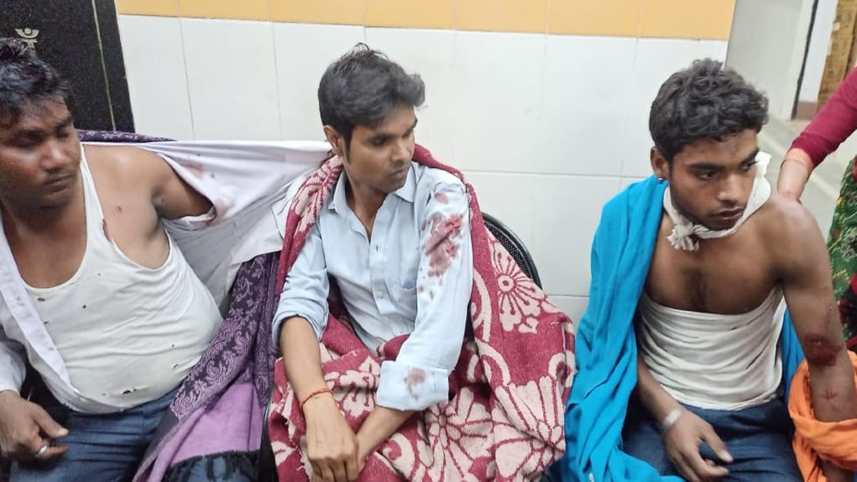 Pilibhit Tiger attack on Madhotanda Khatima forest road three bike riders injured