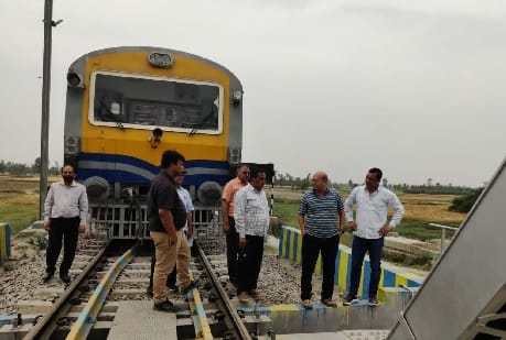 RVNL officers arrived to see the work of railway electrification