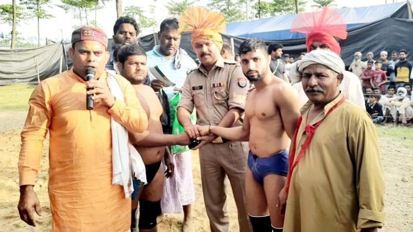 Baba Monis beats Kallu in Dangal