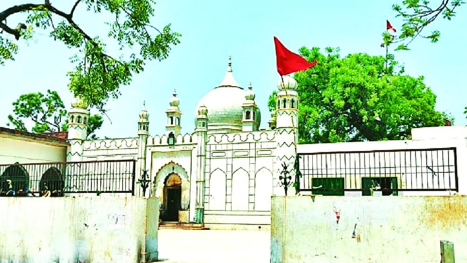 Red colored flag put up at Bade Miyan dargah jalesar in etah