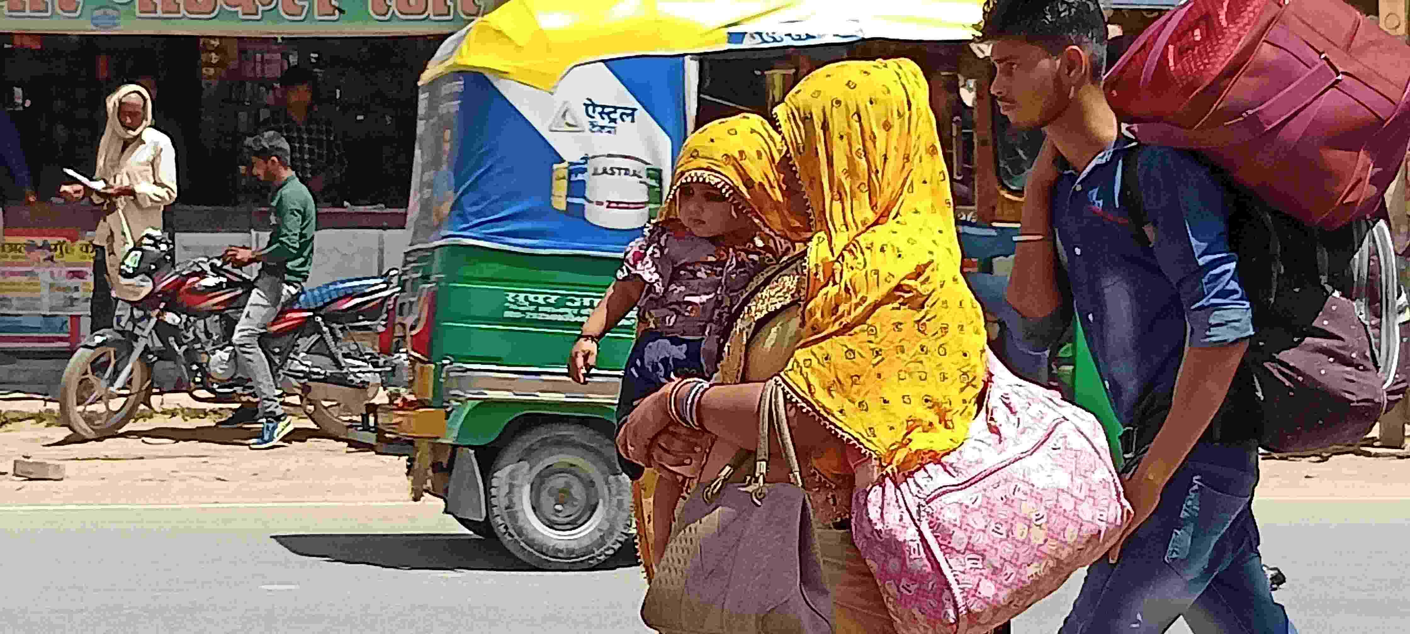 Temperature Crosses 42, People Are Suffering Due To Scorching Heat -  Auraiya News - तापमान 42 पार, झुलसा देने वाली गर्मी से लोग बेहाल