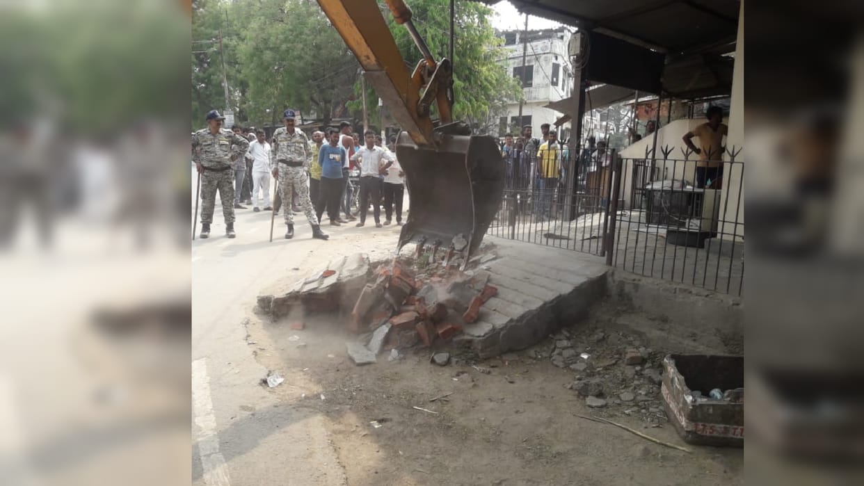 Bulldozer ran from Bettiahata to TP Nagar gorakhpur
