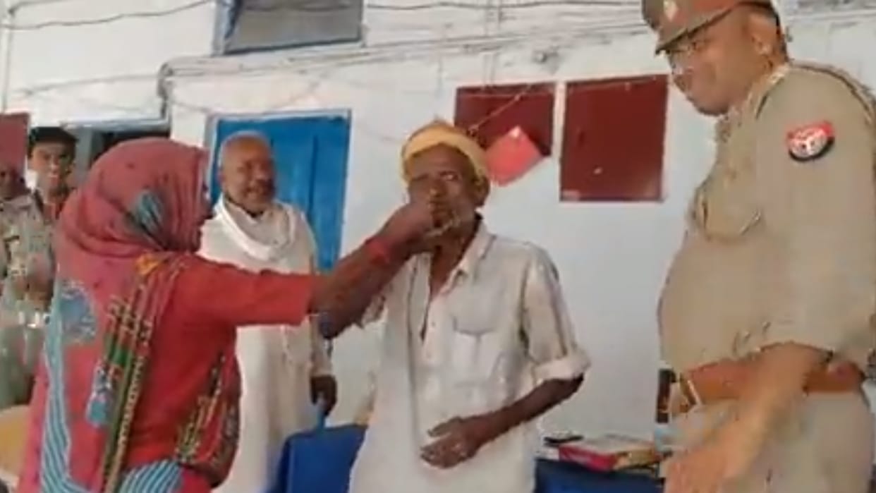 UP Police solved the issues of old couple in Gonda.