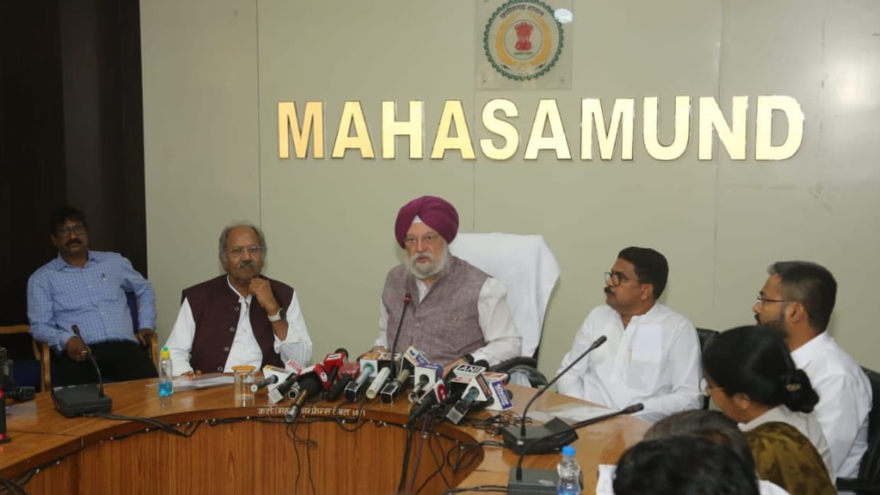 Hardeep Singh Puri says States should cut VAT to give relief to consumers amid rising prices of petrol and diesel during his Mahasamund visit