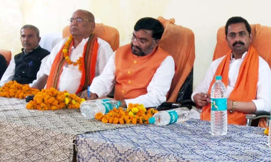 advocate,neta,vada