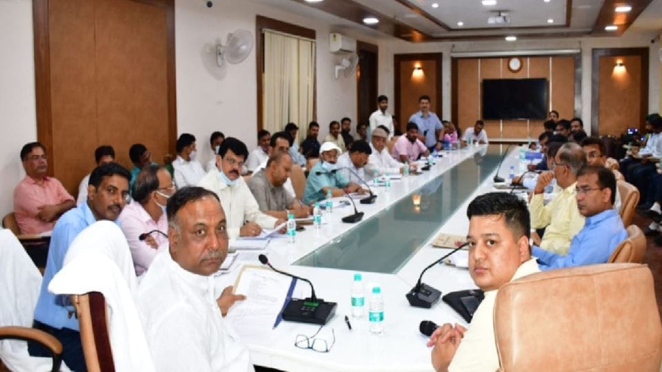 agra dustbin cost 16 crore become junk conditions