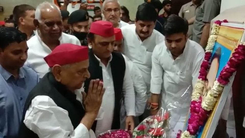 Mulayam Singh Yadav and Akhilesh Yadav took meeting with SP leaders in Mainpuri