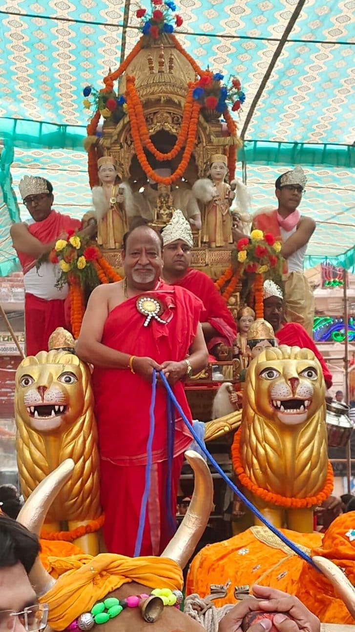 Devotees offer prayers in Panchkalyanak Vidhan