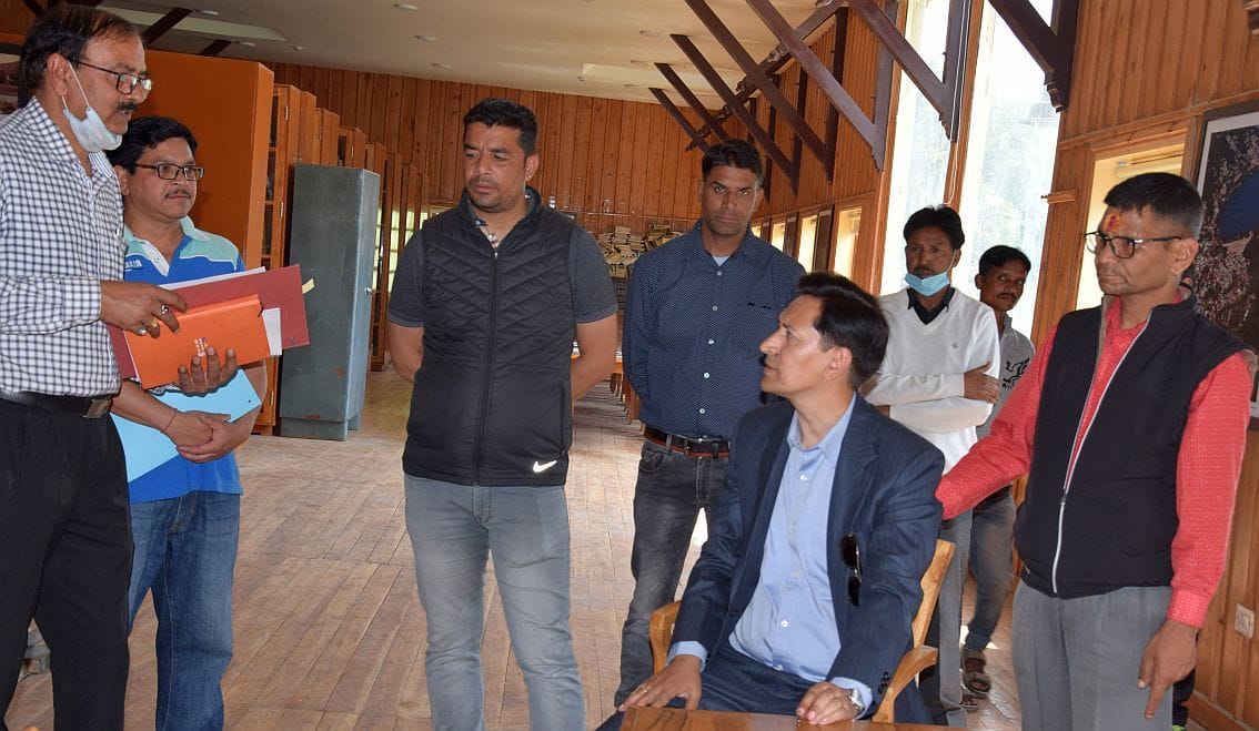 Inspection of nainital Library by Kumaun Commisnor Deepak Rawat
