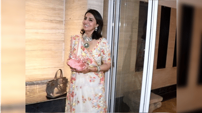 Ranbir Alia Wedding: Neetu Kapoor shares her photo from ranbir alia mehendi ceremony flaunts her mehendi with rishi kapoor name written on it