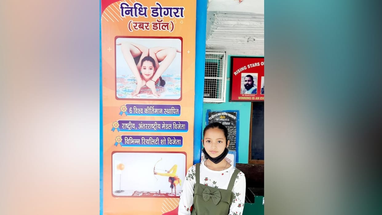 cm jairam thakur gave one lakh rupee to nidhi dogra