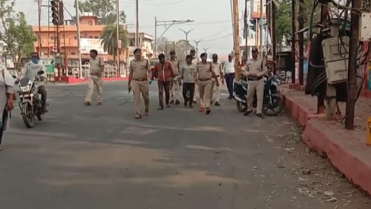 Shahdol: Two youths threw bottle bombs at petrol pump, police caught both