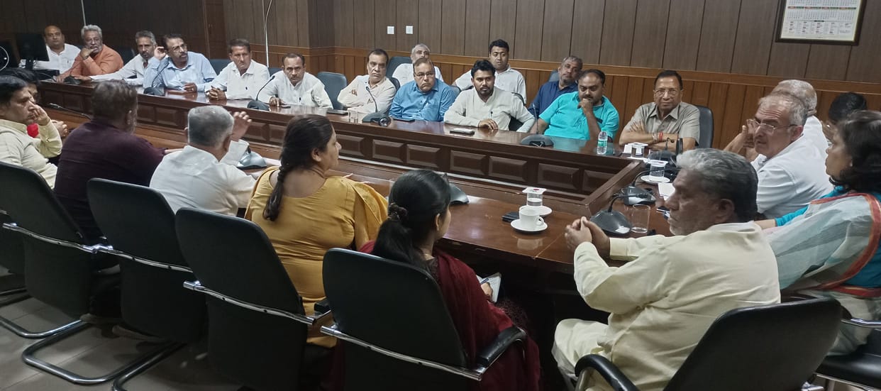 Damage control of BJP leaders on the trouble in the house meeting