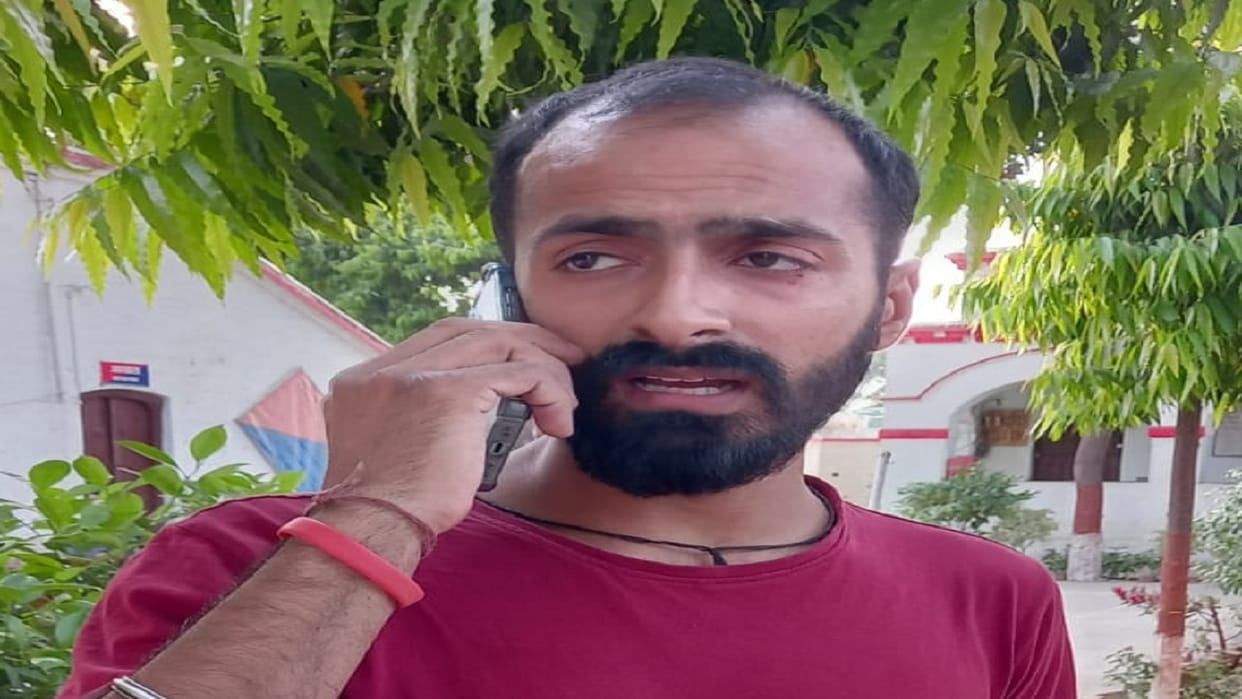 miscreants looted eight and a half lakhs from cloth merchant on highway in Badaun