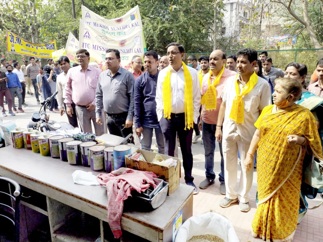 Divisional commissioner went to the shops and explained the importance of rivers