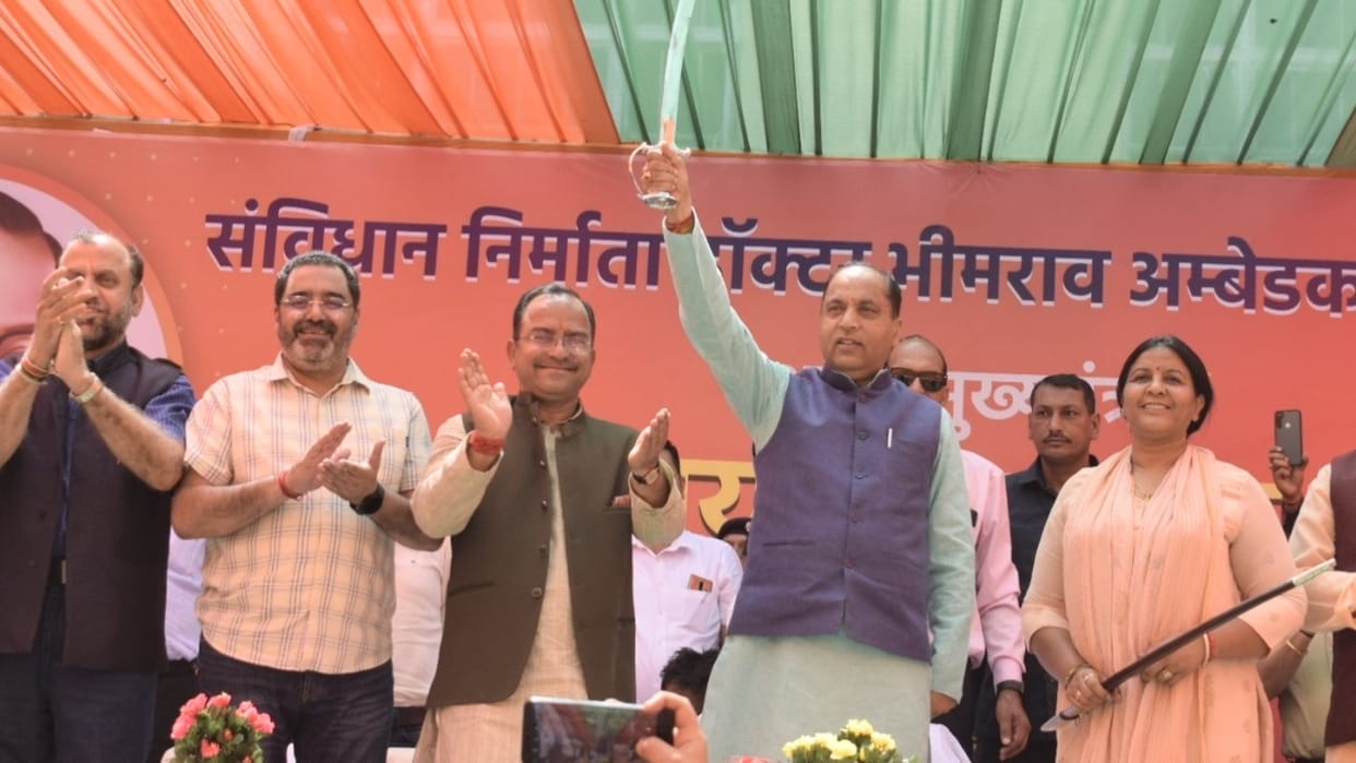 cm jairam thakur said don't compare my visit with arvind kejriwal