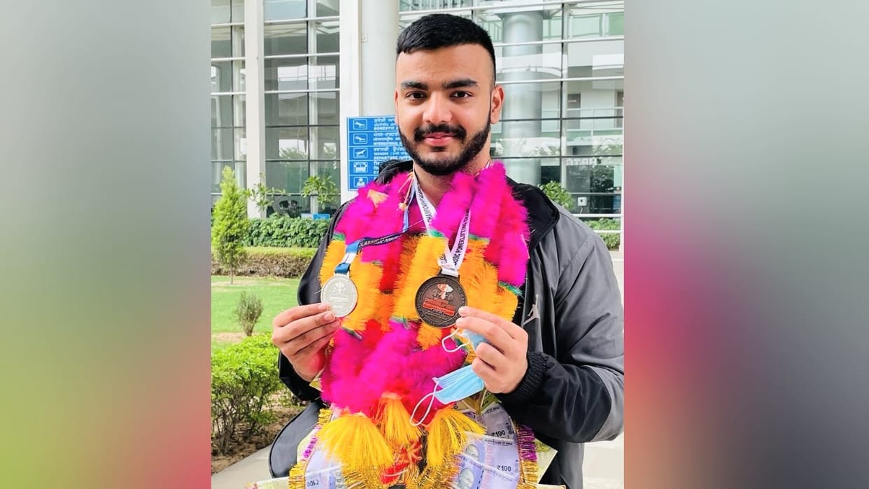 himachal news: Ranvir singh wins silver medal in powerlifting national championship