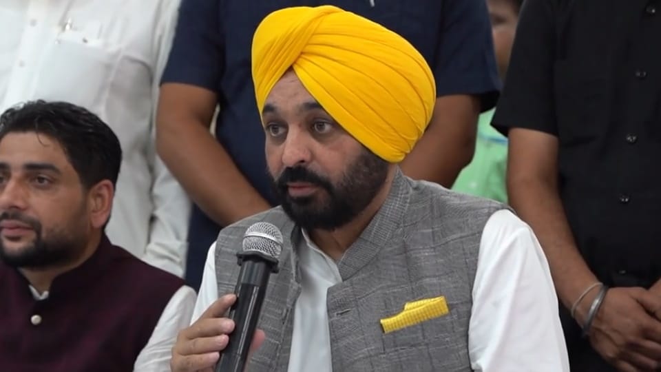 CM Bhagwant Mann Clarification about Meeting between arvind kejriwal and Punjab Senior officials