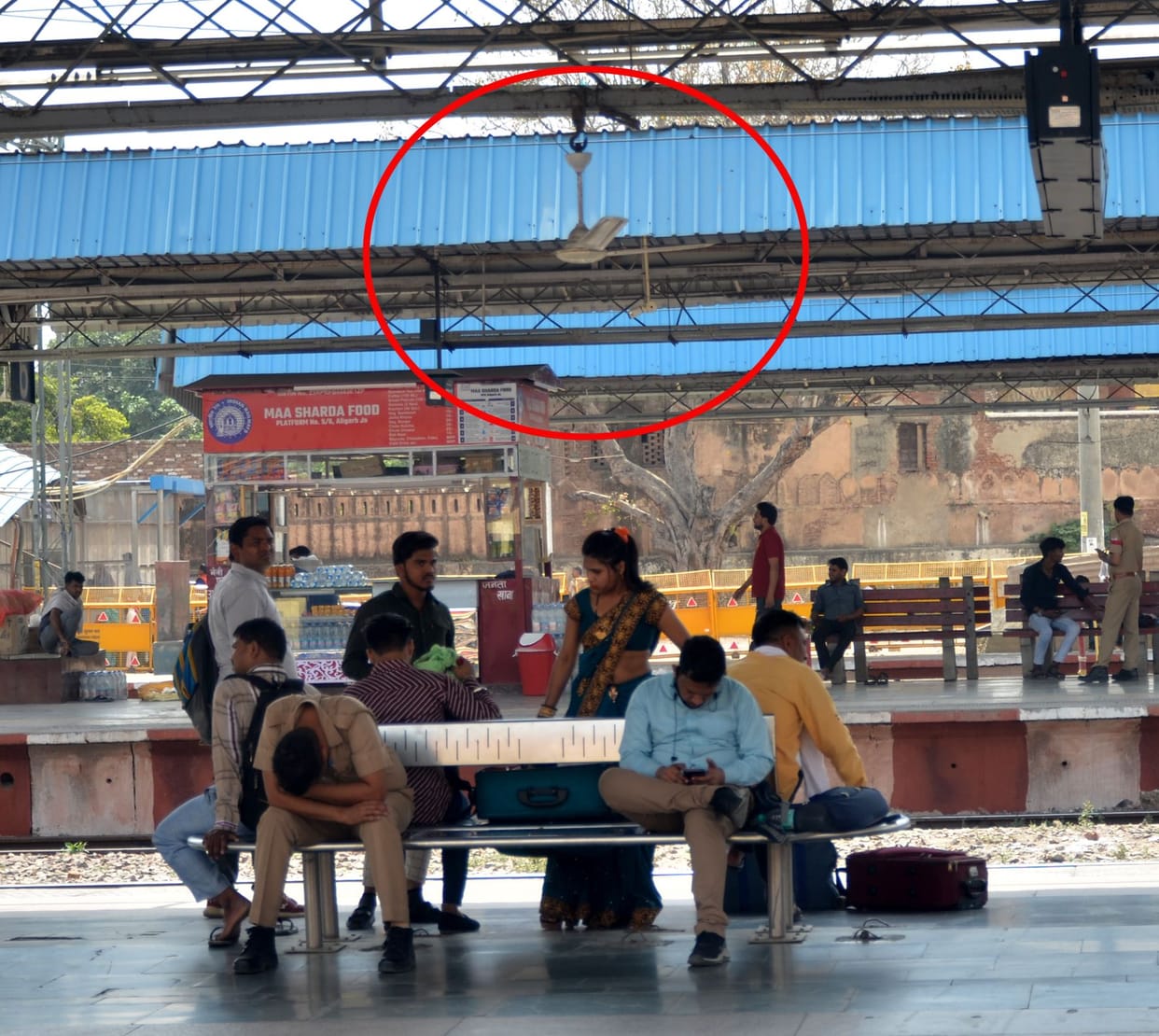 Aligarh: Passengers forced to drink hot water at station
