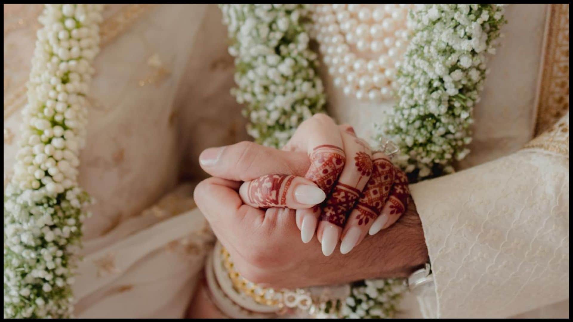 Ranbir Alia Wedding: Ranbir Kapoor kneels down during varmala ceremony in front of alia bhatt watch the video here