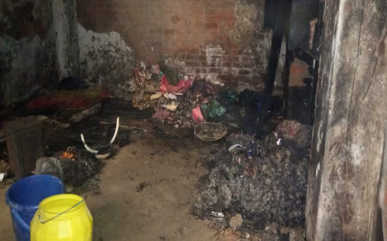 Fire in Saree godown in varanasi People reached for help after screaming but could not save four lives