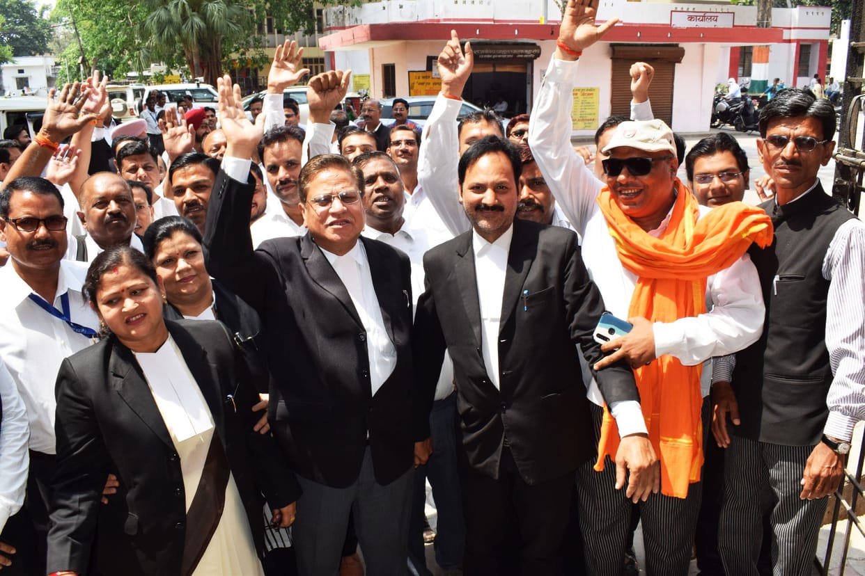 Lawyers demonstrated in the Collectorate, gave memorandum