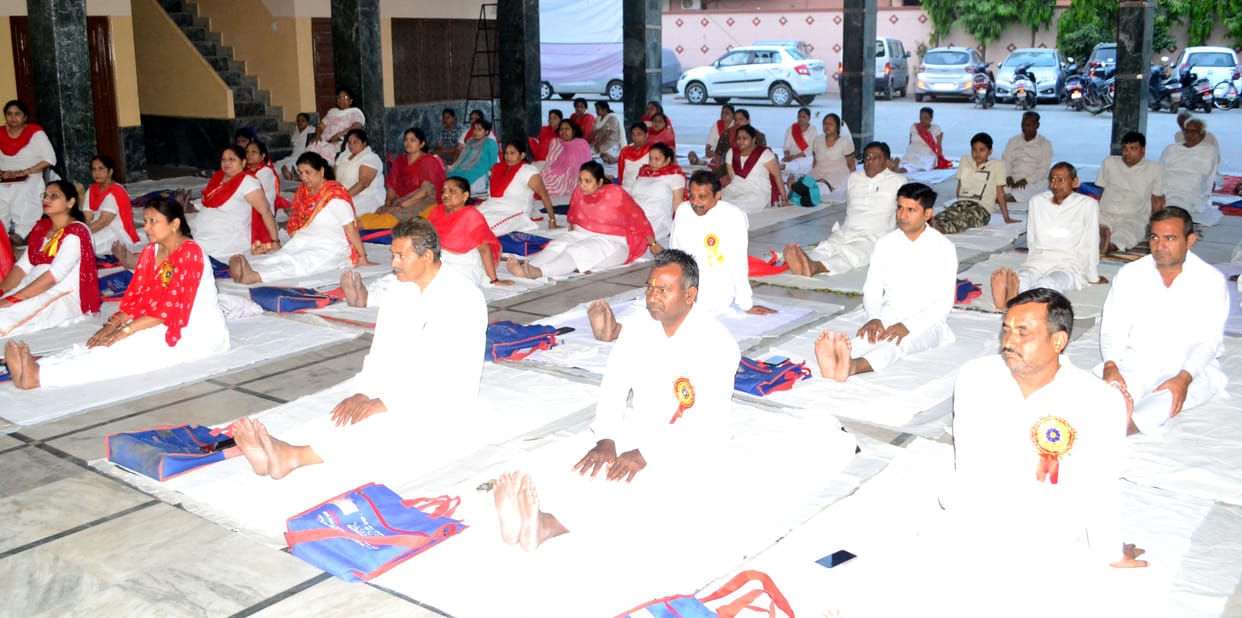Mantra given to stay healthy by practicing yoga
