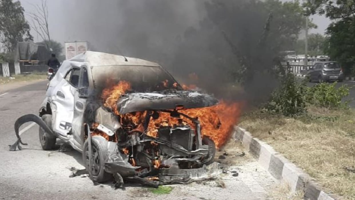 The car burnt down after being hit by two trucks, broke the glass when the car was centerlocked and took out the family