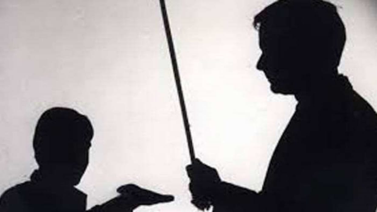 The teacher brutally beat up girl for not paying fees in Jaipur
