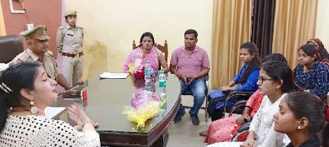 Mission Shakti 4.0 started in the district from Gola and Dhaurhara