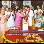शादी की वर्षगांठ मनाते उपराष्ट्रपति वेंकैया नायडू