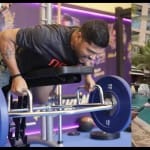 उमेश याजव जिम में (बाएं) टीम के साथ वॉलीबॉल का मजा लेते कुलदी (दाएं)