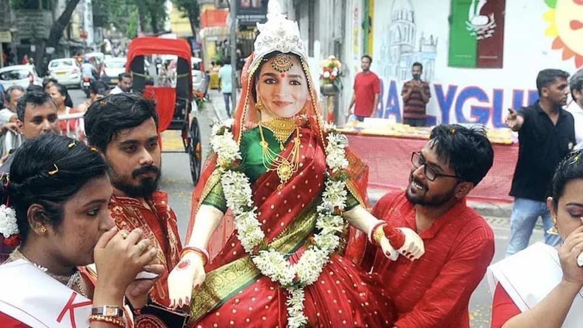alia bhatt and ranbir kapoor bengali wedding photos goes viral on social media see pics