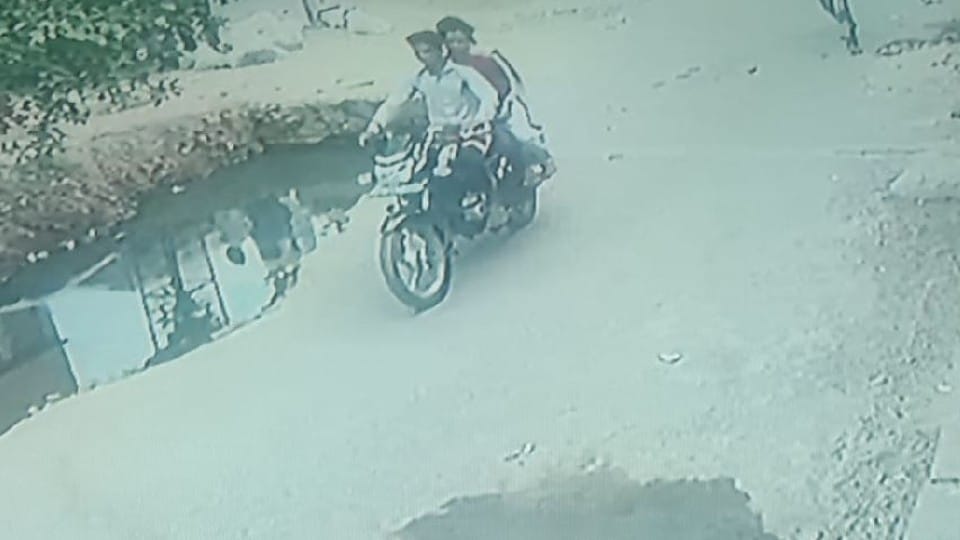 Agra Police raided Bharatpur in search of kidnapped girl student