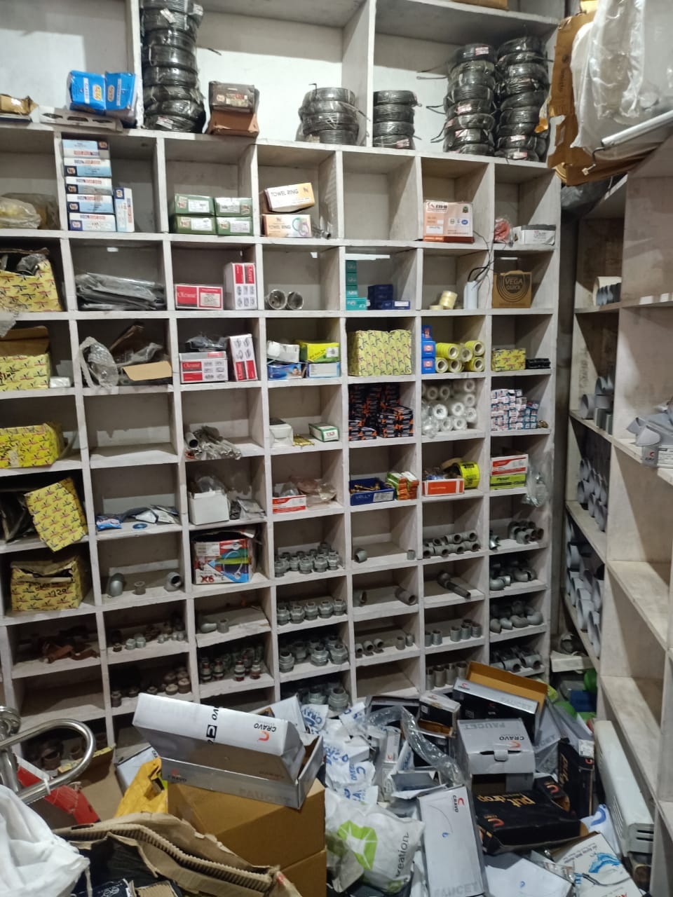 Theft in the shop of a relative of a former minister