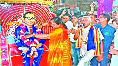 आंबेडकर शोभायात्रा में शामिल हुईं कैबिनेट मंत्री बेबीरानी मौर्य