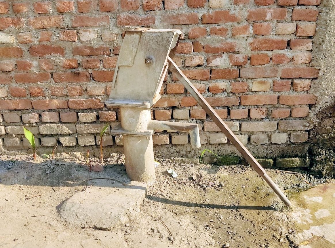 How to quench thirst, here only hand pumps are dry