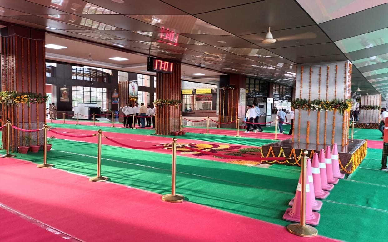 World class facilities at banaras railway station