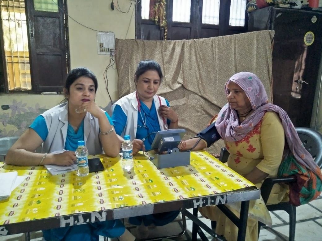 Checked the health of more than 250 people in Ayurveda medical camp