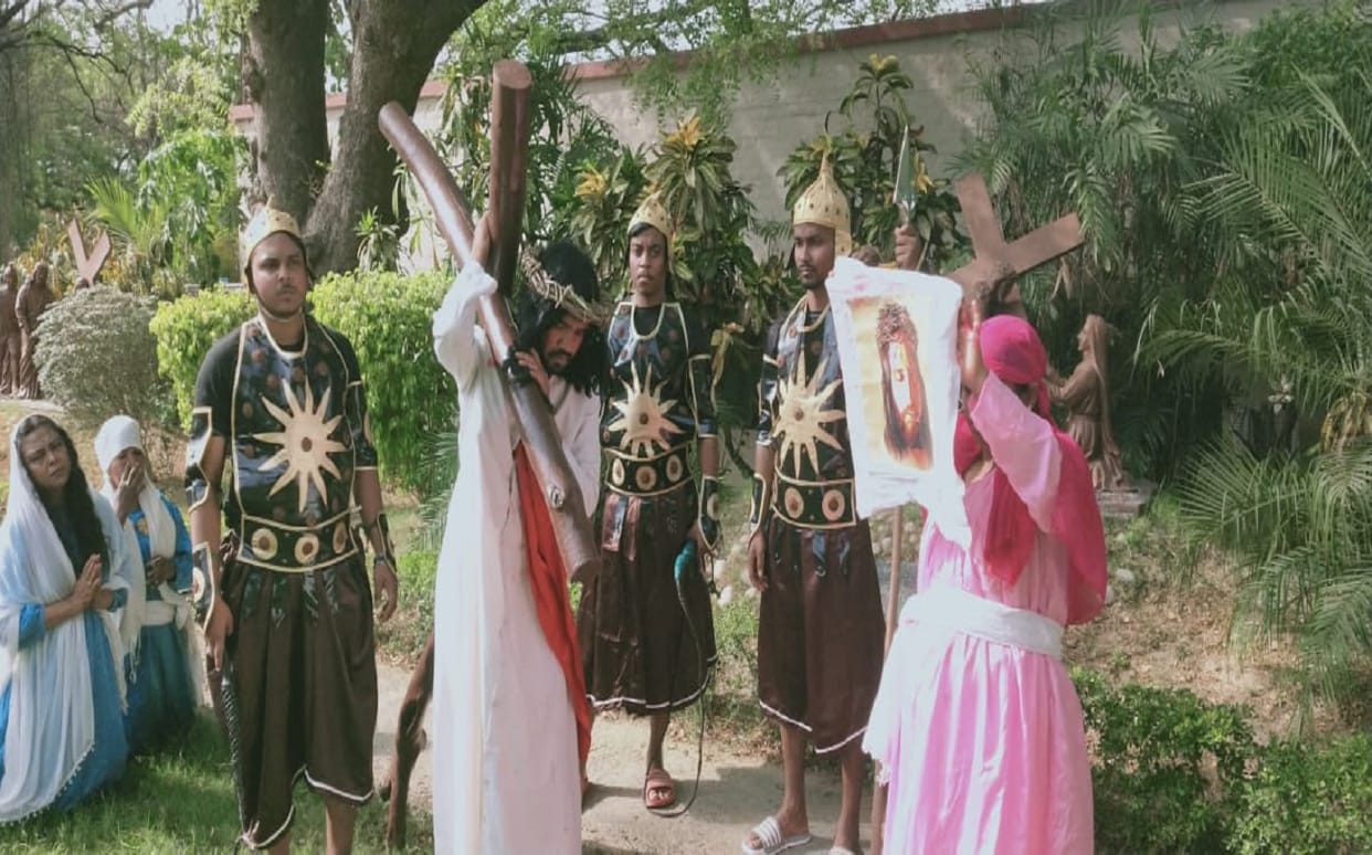 Good Friday 2022 varanasi every person cried when Lord Jesus crucified tableau came out