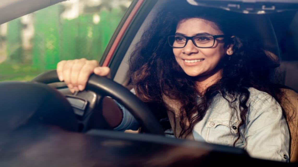 Dont make these 5 mistakes while driving to avoid challans and accidents