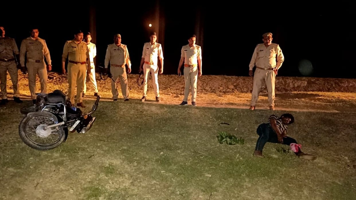 Police arrested three goons in encounter in Sitapur.