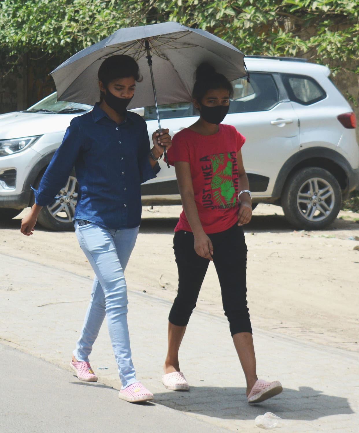 people annoyed due to heat