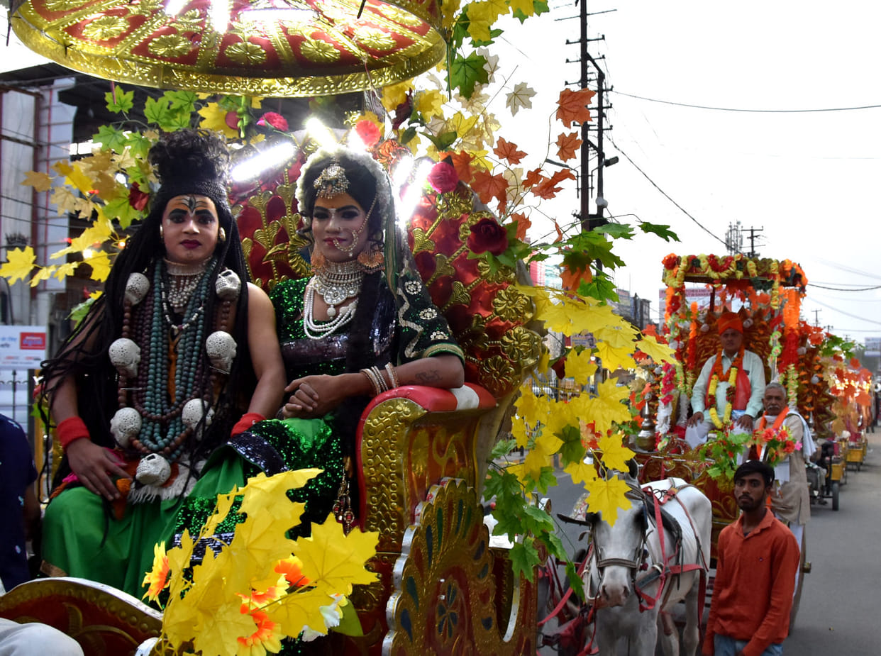 Devotees dance on the hymns of Balaji