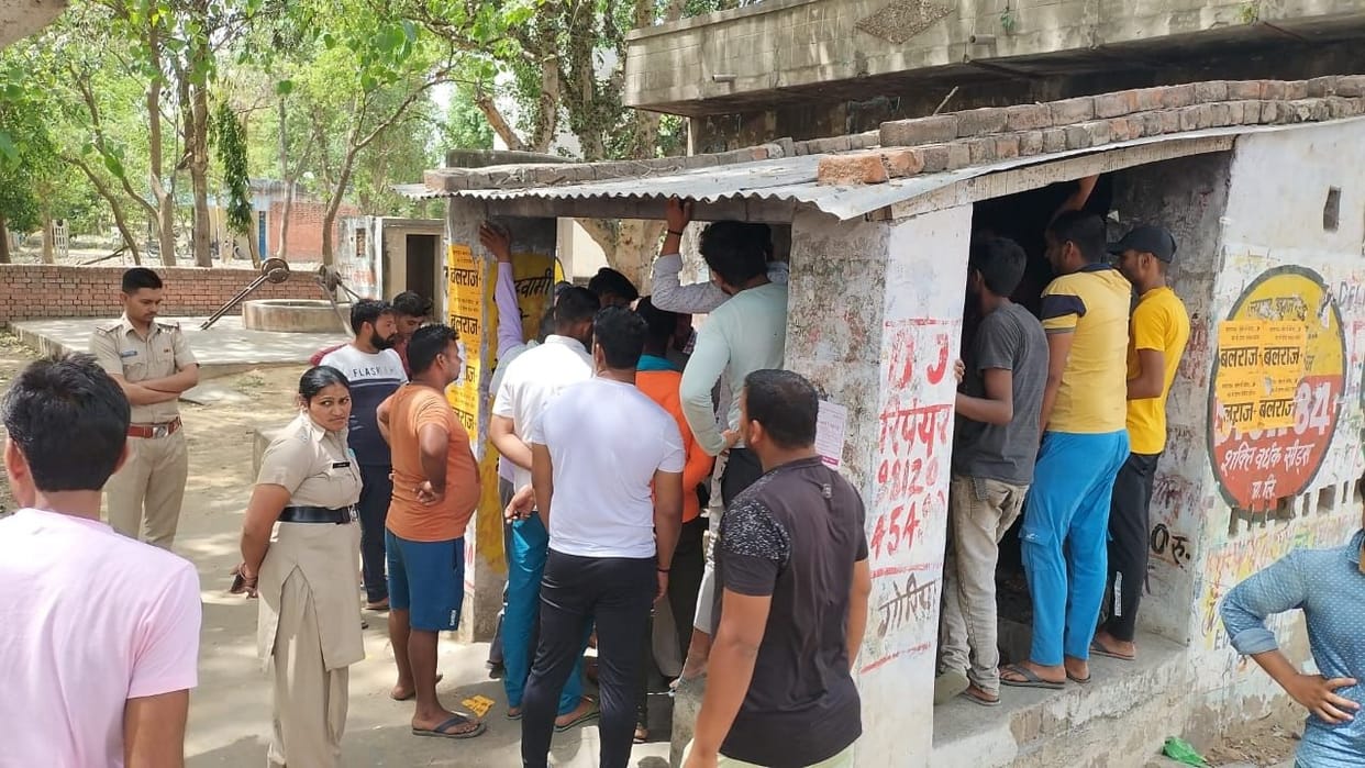 Villagers jammed due to undeclared power cuts during the night
